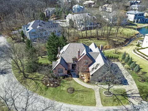 View/Area - 9500 Falling Waters Dr E, Burr Ridge, IL 60527 photo 4 of 6