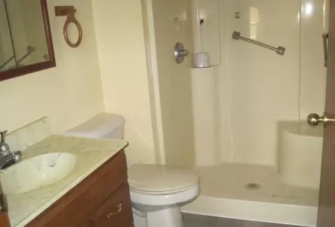 Bath - 815 16th Ave, Fulton, IL 61252 photo 2 of 2