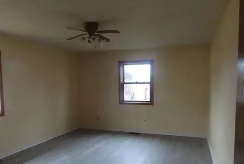 Living - 815 16th Ave, Fulton, IL 61252 photo 3 of 3