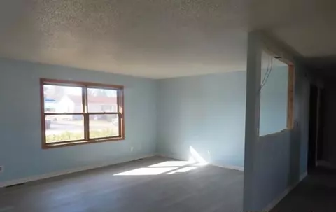 Living - 815 16th Ave, Fulton, IL 61252 photo 1 of 3