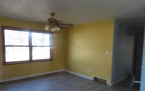 Living - 815 16th Ave, Fulton, IL 61252 photo 2 of 3