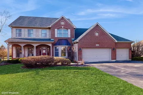 620 Bluestem Ln, Algonquin, IL 60102