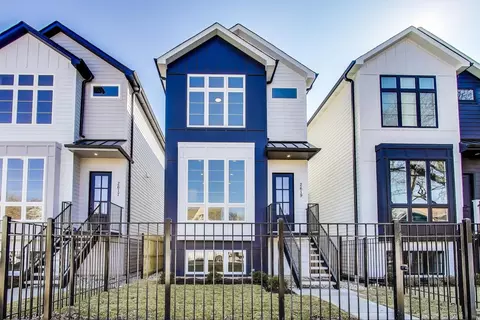 2619 W Carmen Ave, Chicago, IL 60625