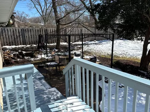 Exterior - 9 Woodview Ln, Algonquin, IL 60102 photo 3 of 7