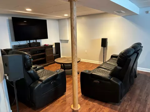 Living - 9 Woodview Ln, Algonquin, IL 60102 photo 3 of 3