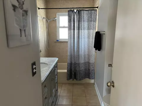 Bath - 9 Woodview Ln, Algonquin, IL 60102 photo 1 of 1