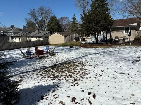 Exterior - 9 Woodview Ln, Algonquin, IL 60102 photo 6 of 7
