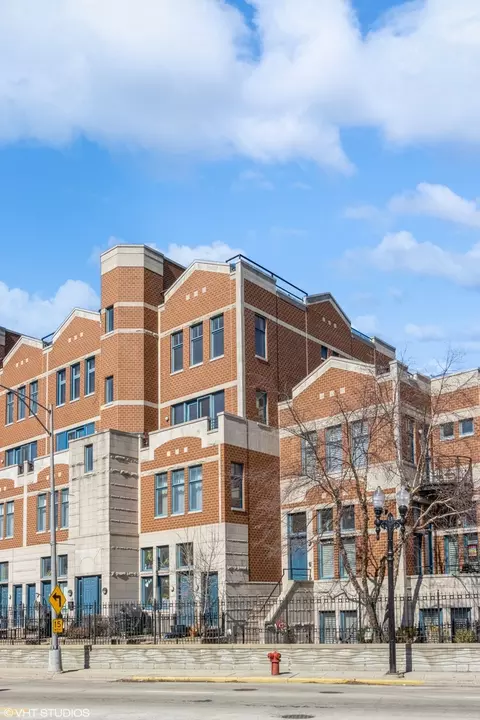 7768 N Sheridan Rd #D, Chicago, IL 60626