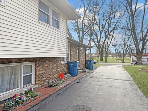 4446 150th St, Midlothian, IL 60445 photo 3