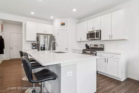 Kitchen - 25620 W Springview Dr, Plainfield, IL 60586 photo 2 of 4