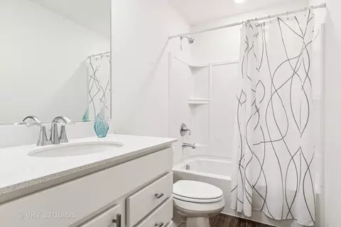 Bath - 25620 W Springview Dr, Plainfield, IL 60586 photo 2 of 3