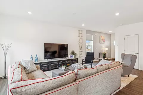 Living - 25620 W Springview Dr, Plainfield, IL 60586 photo 3 of 3
