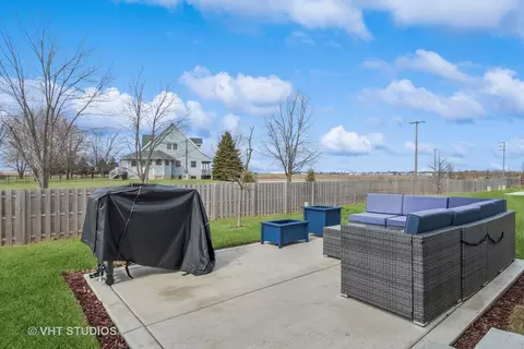 Exterior - 25620 W Springview Dr, Plainfield, IL 60586 photo 3 of 5