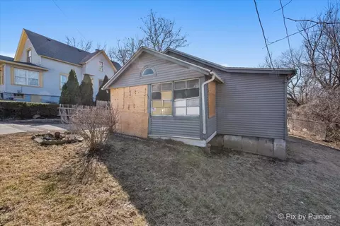 303 Dwight St, Elgin, IL 60120 photo 2
