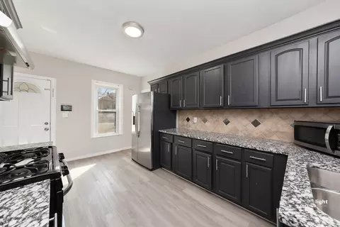 Kitchen - 742 E Downer Pl, Aurora, IL 60505 photo 1 of 3