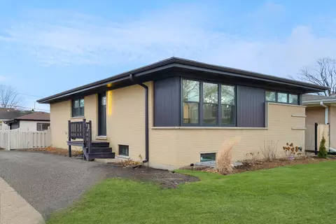5 E White Oak St, Arlington Heights, IL 60005