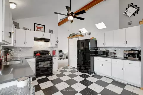 Kitchen - 360 Cimarron Ct, Aurora, IL 60504 photo 2 of 3