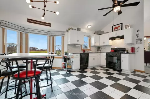 Kitchen - 360 Cimarron Ct, Aurora, IL 60504 photo 3 of 3