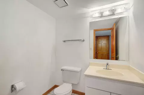 Bath - 360 Cimarron Ct, Aurora, IL 60504 photo 1 of 3