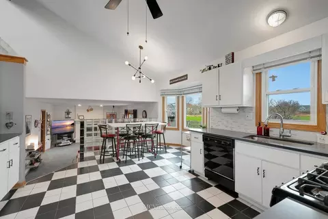 Kitchen - 360 Cimarron Ct, Aurora, IL 60504 photo 1 of 3