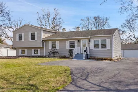 2909 Forest Glen Pkwy, Woodridge, IL 60517