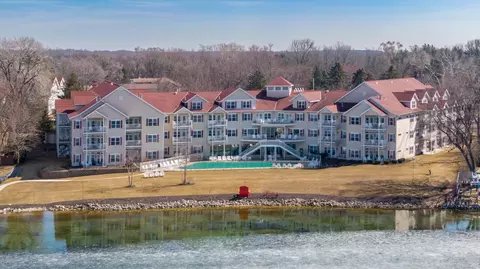 1505 S Shore Dr #231, Delavan, WI 53115