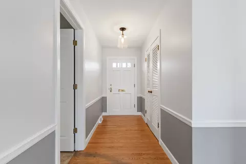 Entry Way - 1107 Aurora Way, Wheaton, IL 60189 photo 1 of 4