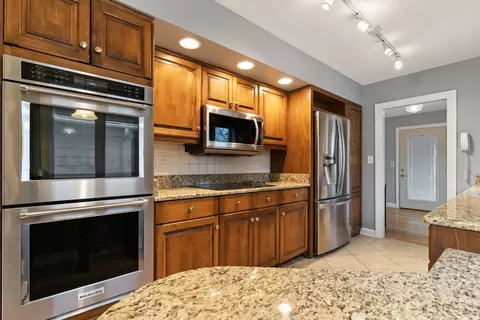 Kitchen - 1107 Aurora Way, Wheaton, IL 60189 photo 3 of 3