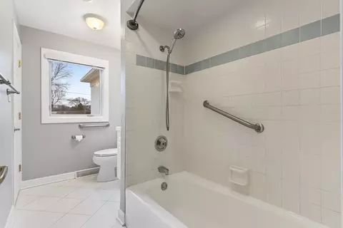 Bath - 1107 Aurora Way, Wheaton, IL 60189 photo 2 of 3