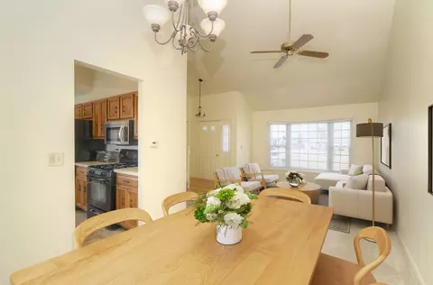 Dining - 969 Trailside Ln, Bartlett, IL 60103 photo 2 of 3