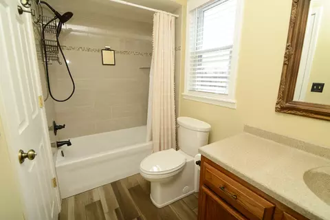 Bath - 969 Trailside Ln, Bartlett, IL 60103 photo 4 of 4