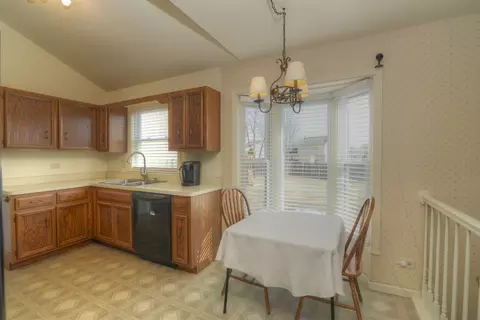Kitchen - 969 Trailside Ln, Bartlett, IL 60103 photo 3 of 3