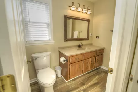 Bath - 969 Trailside Ln, Bartlett, IL 60103 photo 3 of 4