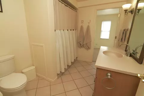 Bath - 969 Trailside Ln, Bartlett, IL 60103 photo 2 of 4