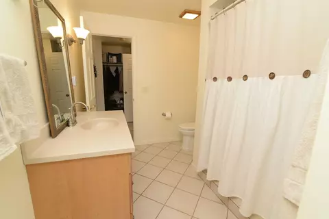 Bath - 969 Trailside Ln, Bartlett, IL 60103 photo 1 of 4