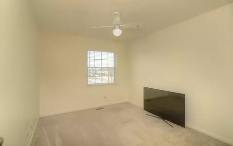 Bedroom - 969 Trailside Ln, Bartlett, IL 60103 photo 7 of 11