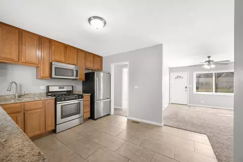 10 W Thacker St, Hoffman Estates, IL 60169 photo 4