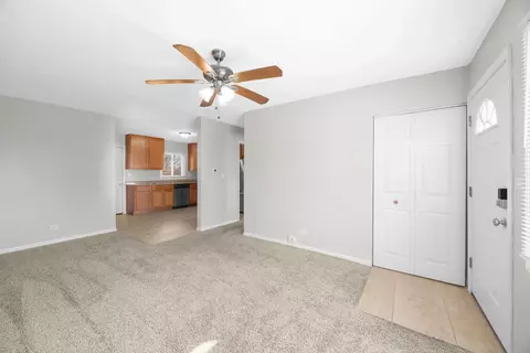 10 W Thacker St, Hoffman Estates, IL 60169 photo 2