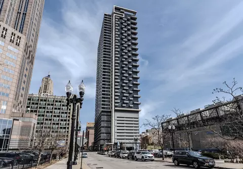 235 W Van Buren St #3105, Chicago, IL 60607