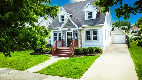 319 S 3rd St, Watseka, IL 60970