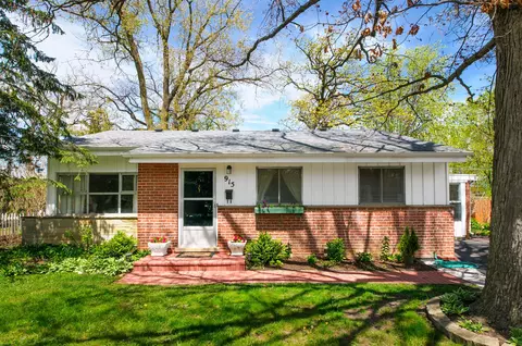 915 Longaker Rd, Northbrook, IL 60062