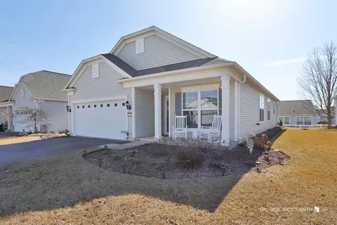 3255 Comstock Ct, Mundelein, IL 60060