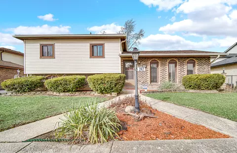 242 S Harper Ave, Glenwood, IL 60425