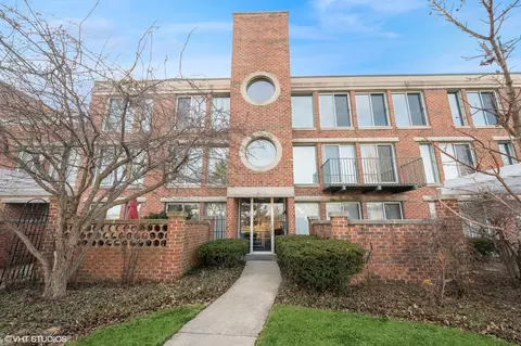 1050 Arbor Ln #202, Northfield, IL 60093