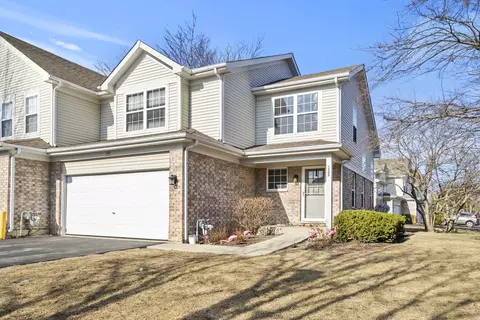 1560 Tuppeny Ct, Roselle, IL 60172