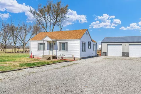 610 E 1300 County Rd N, Tuscola, IL 61953