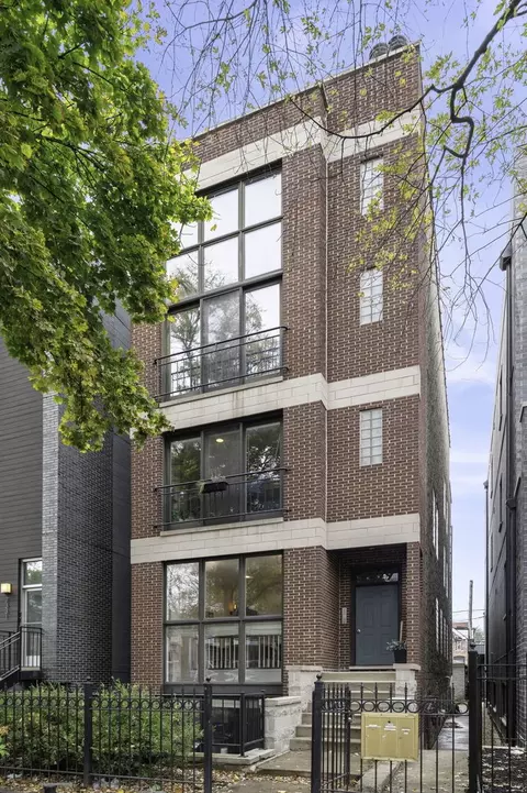2329 N Leavitt St #1, Chicago, IL 60647