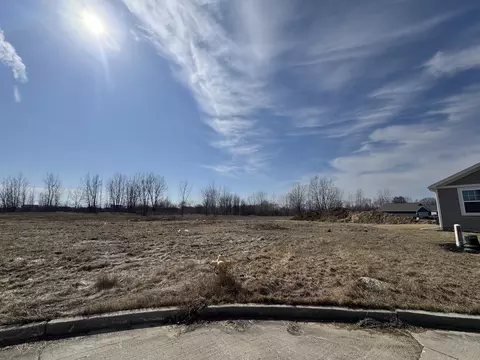 15 Megan Ct, Bloomington, IL 61705