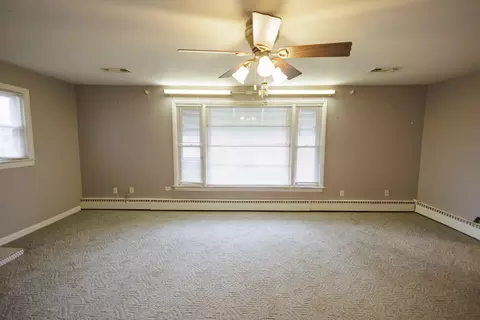 Living - 595 Beckman Dr, Kankakee, IL 60901 photo 3 of 5