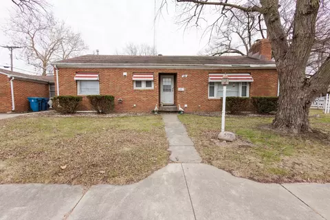 Exterior - 595 Beckman Dr, Kankakee, IL 60901 photo 2 of 4